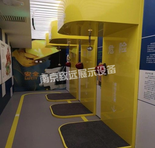 安全帽撞击体验